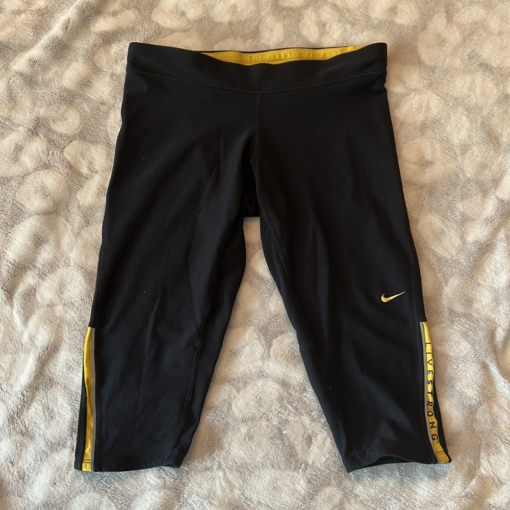 Nike Dri - Fit Livestrong Filament black crop Leggings Size Medium